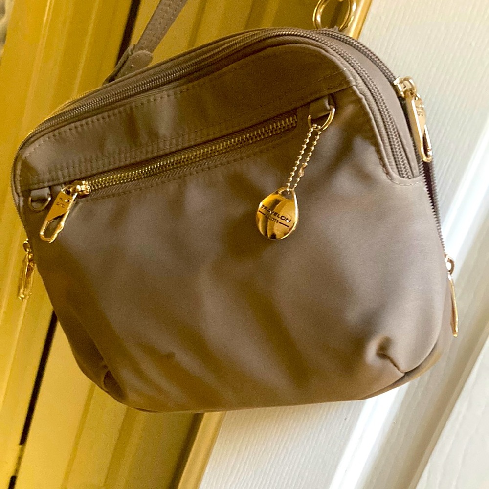Nice travelon purse